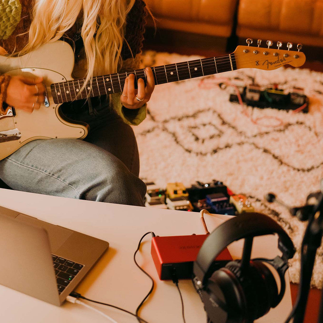 Focusrite Scarlett Solo 4th Gen USB-C Audio Interface lifestyle 2