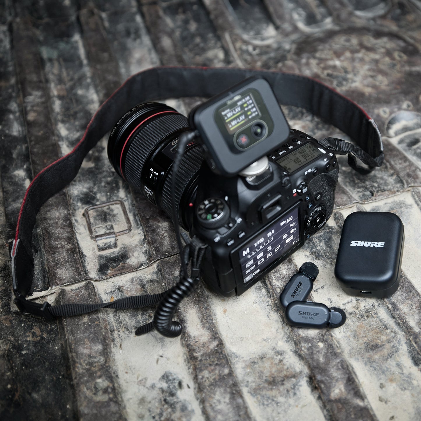 Shure MoveMic Two Receiver Kit lifestyle 2