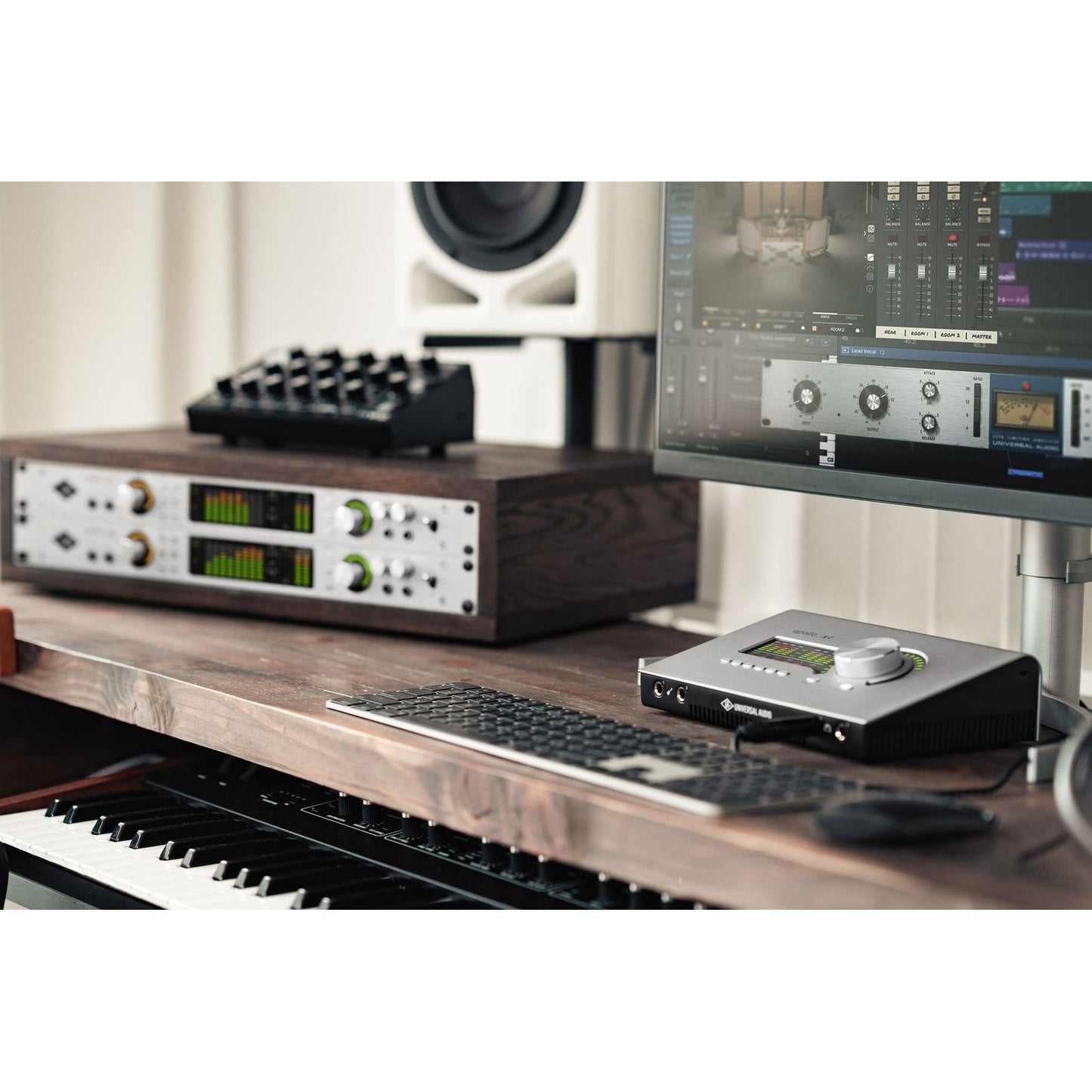 Universal Audio Apollo x4 Desktop Thunderbolt Audio Interface | UAD Analog Classics Pro