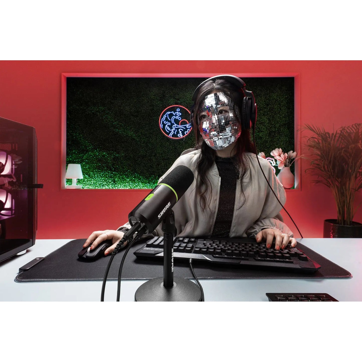 148200_Shure-MV6-USB-Gaming-Microphone-With-Voice-Isolation-Technology_ALT06sqr
