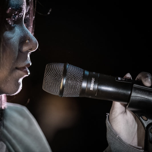 Shure ULXD2/KSM9 Digital Handheld Transmitter lifestyle 1