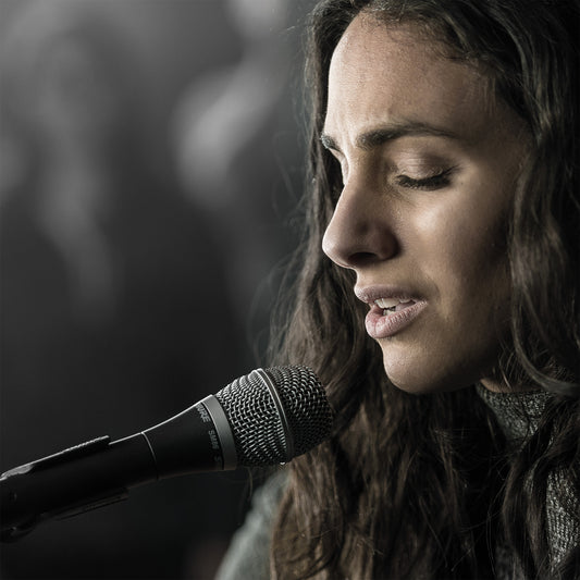 Shure QLXD2/SM86 Wireless Handheld Microphone lifestyle