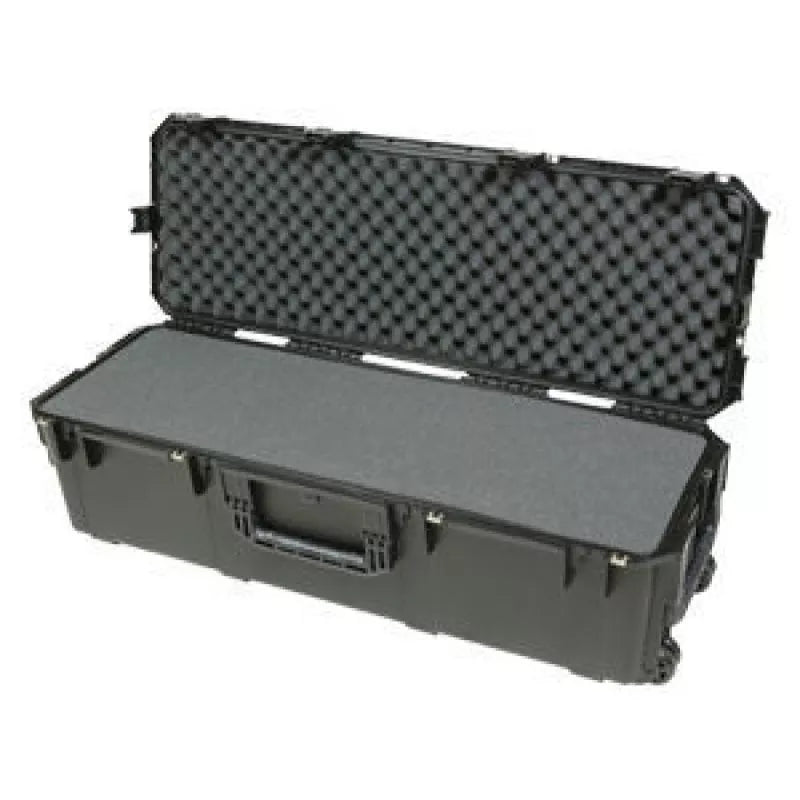 SKB 3I-4213-12BL 42" x 13" x 12" w/wheels layer