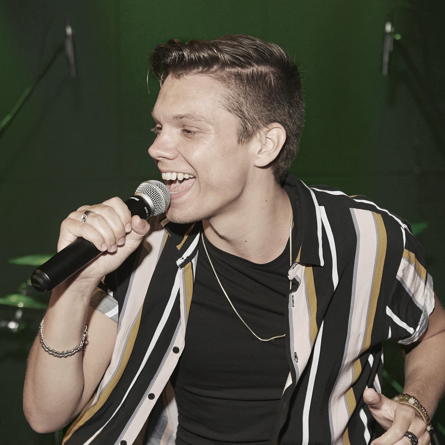 Shure BLX24R/SM58 Wireless Handheld Microphone System | Frequency: H10 (542-572 MHz)