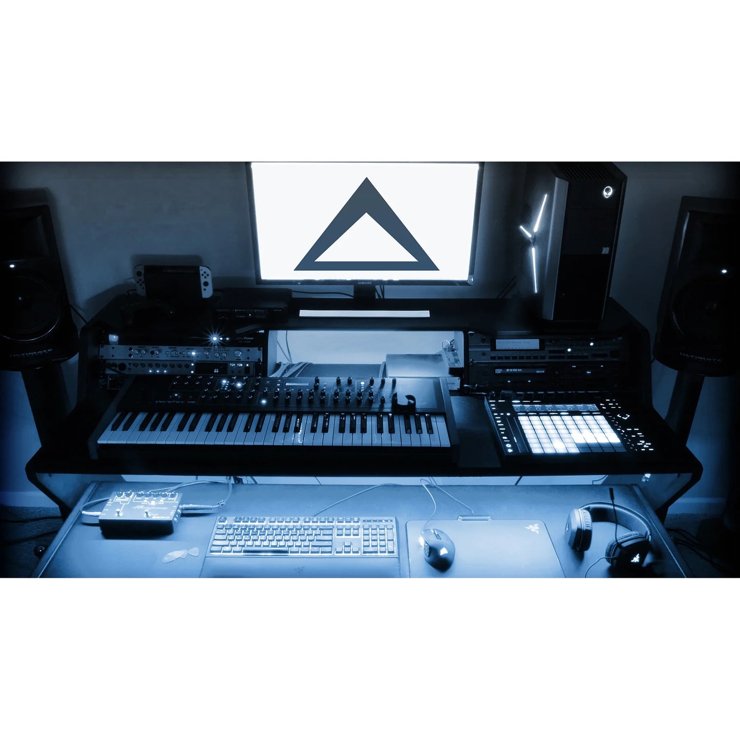 56856_Ultimate-Support-NUC-Z-NAV-Nucleus-Z-Navigator-Ergonomic-Studio-Desk_ALT06sqr