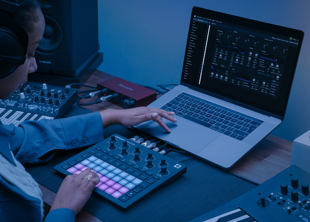 Novation Circuit Tracks Groovebox Workstation group setup