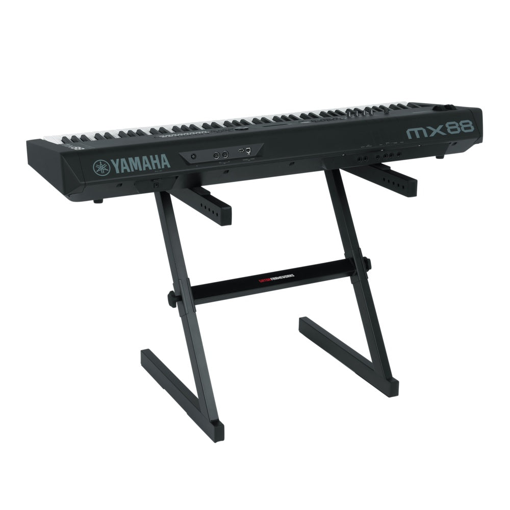102845_Gator-GFWKEYZ0500-Z-Style-Keyboard-Stand-Seated-Playing_ALT07sqr