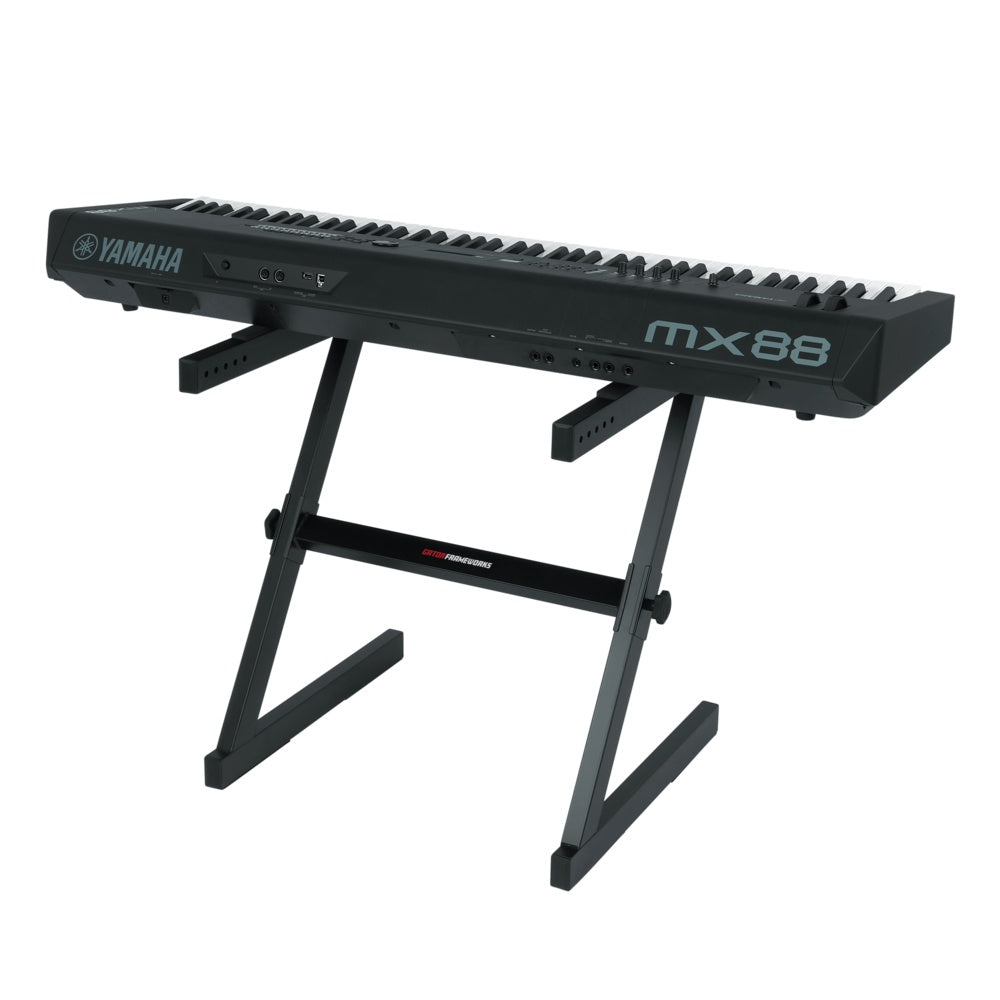 102845_Gator-GFWKEYZ0500-Z-Style-Keyboard-Stand-Seated-Playing_ALT08sqr