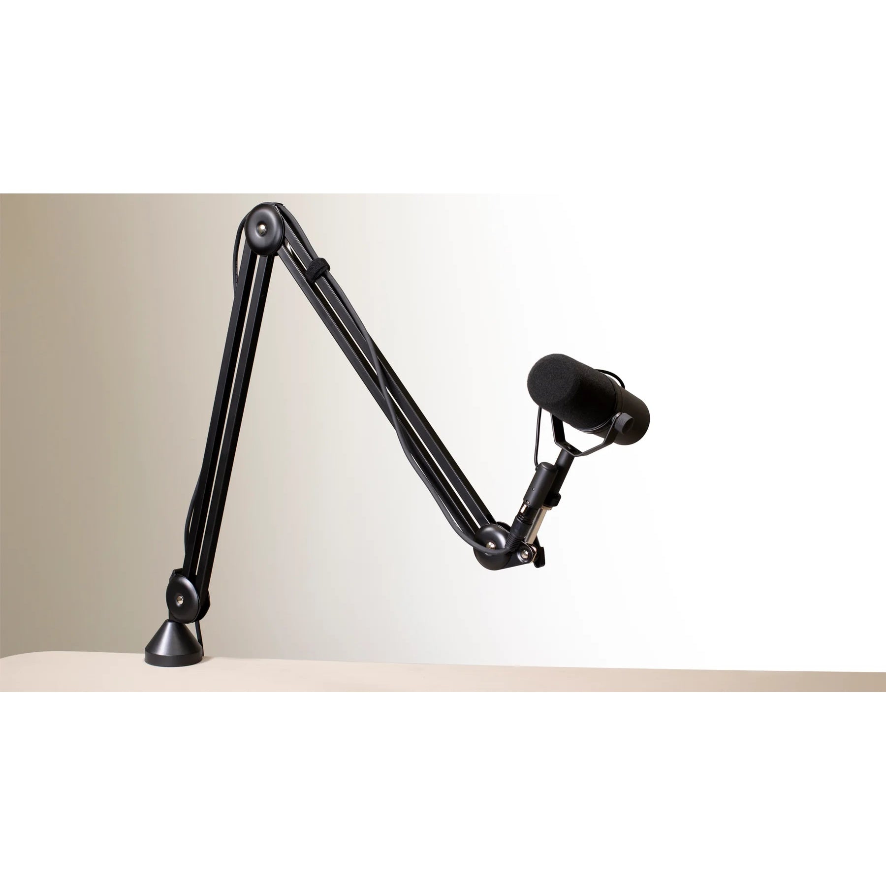 119795_Ultimate-Support-BCM-200-JamStands-Scissor-Style-Broadcast-Mic-Stand_ALT11sqr