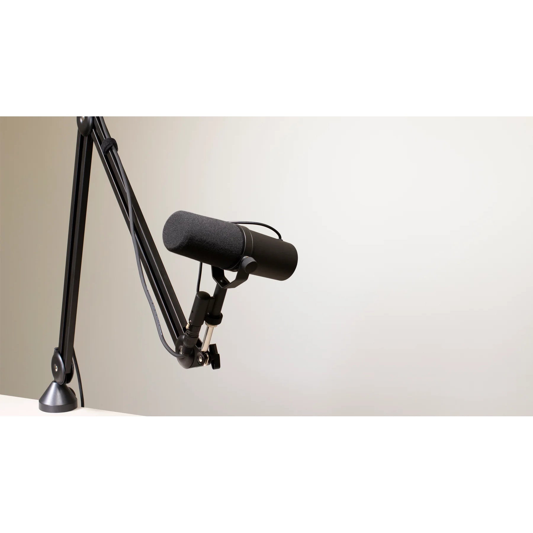119795_Ultimate-Support-BCM-200-JamStands-Scissor-Style-Broadcast-Mic-Stand_ALT12sqr