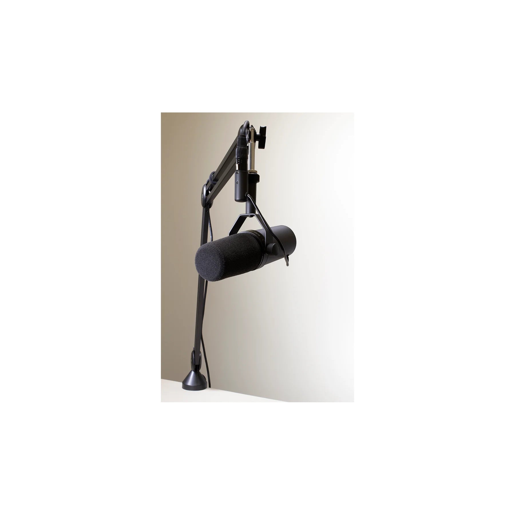 119795_Ultimate-Support-BCM-200-JamStands-Scissor-Style-Broadcast-Mic-Stand_ALT14sqr
