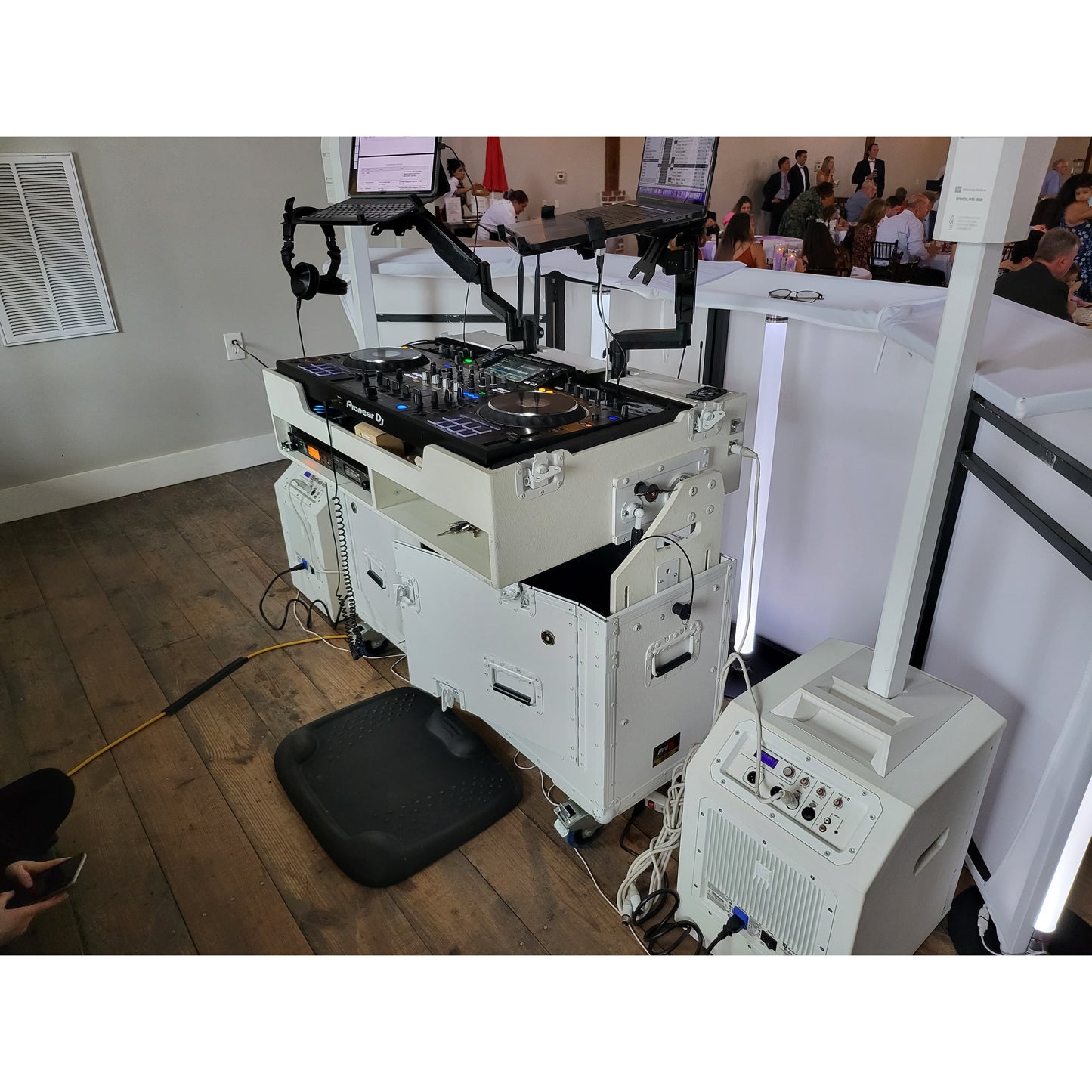 ProX Flip-Ready Hydraulic Console Case For Digital Audio Consoles | Pioneer DDJ-REV7/XDJ-XZ/DDJ-1000/SZ2/SX3 | Fixed
