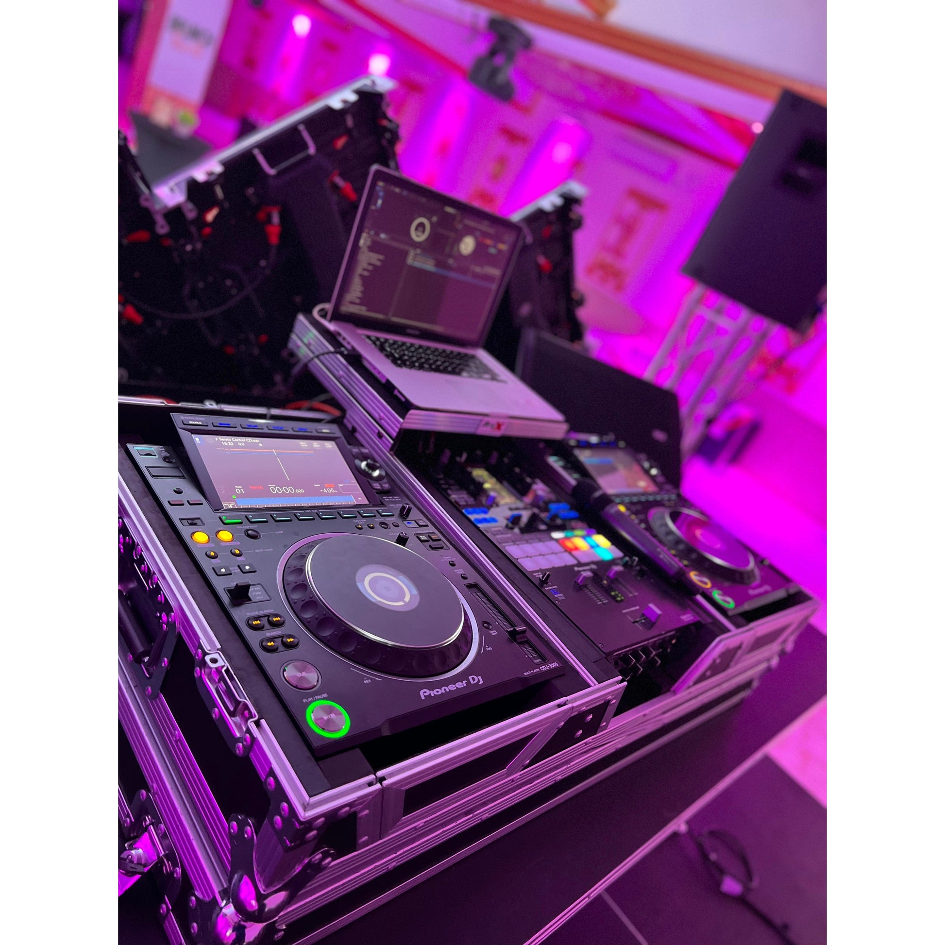 128692_ProX-XS-CDM3000WLT-DJ-Coffin-Flight-Case-For-Pioneer-DJM-900NXS2-and-CDJ-3000_ALT14sqr