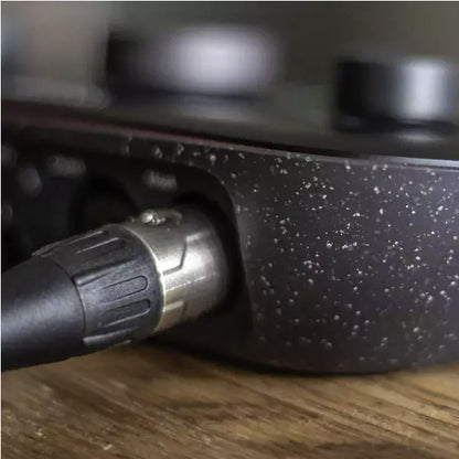 Focusrite Vocaster Two Studio detail