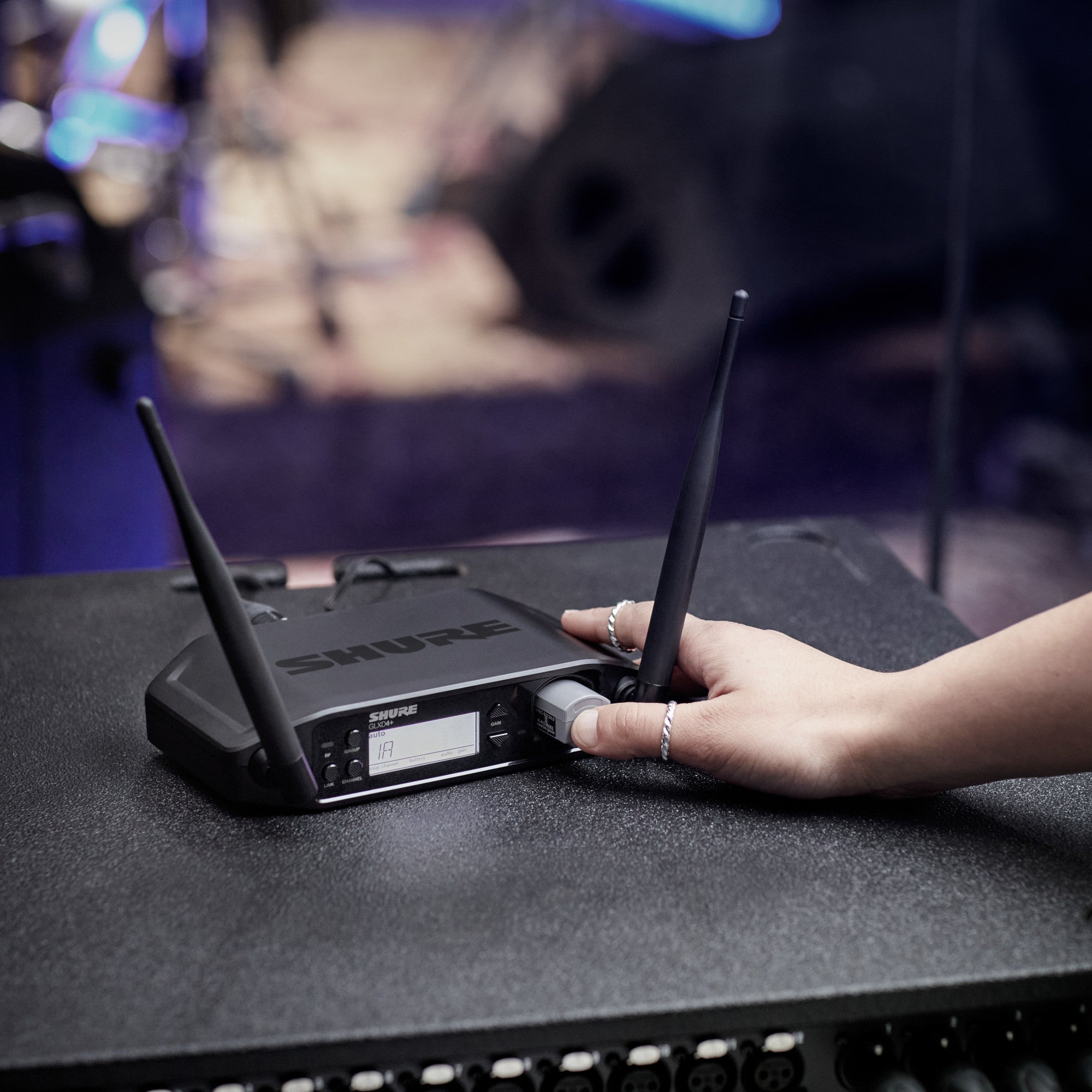 Shure GLXD4+ Dual Band Wireless Receiver – SoundPro
