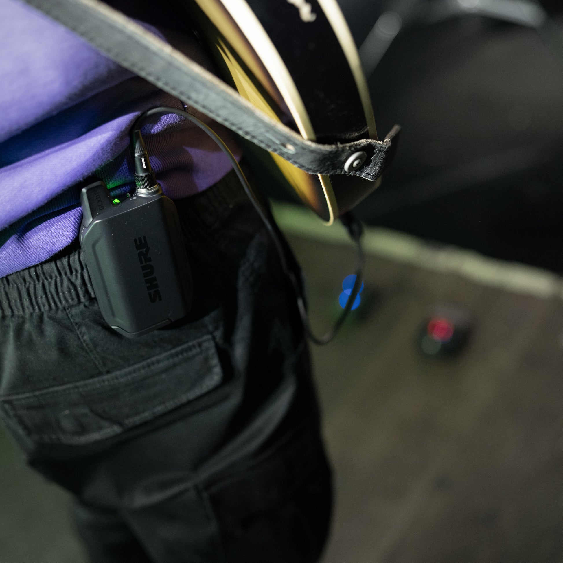 Shure GLXD14R+ Dual Band Wireless Instrument Microphone System lifestyle 2