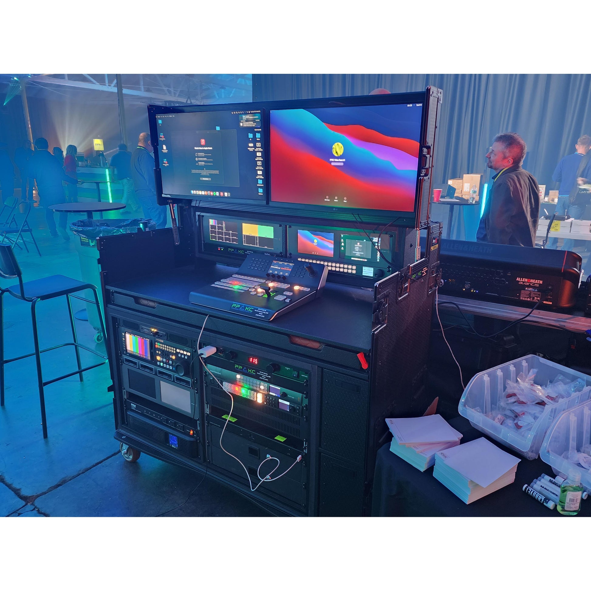 137388_ProX-Mobile-AV-Broadcasting-Workstation-Case-Portable-Rack-Desk-_-2x4U-Top-+-2x12U-Bottom-_-Silver_Black_ALT14sqr