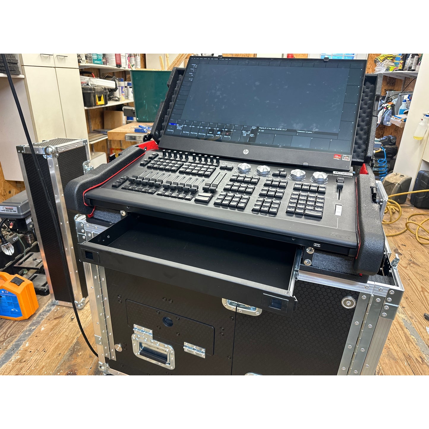 ProX Flip-Ready Hydraulic Console Case For Digital Audio Consoles | ChamSys MagicQ MQ250 | Fixed