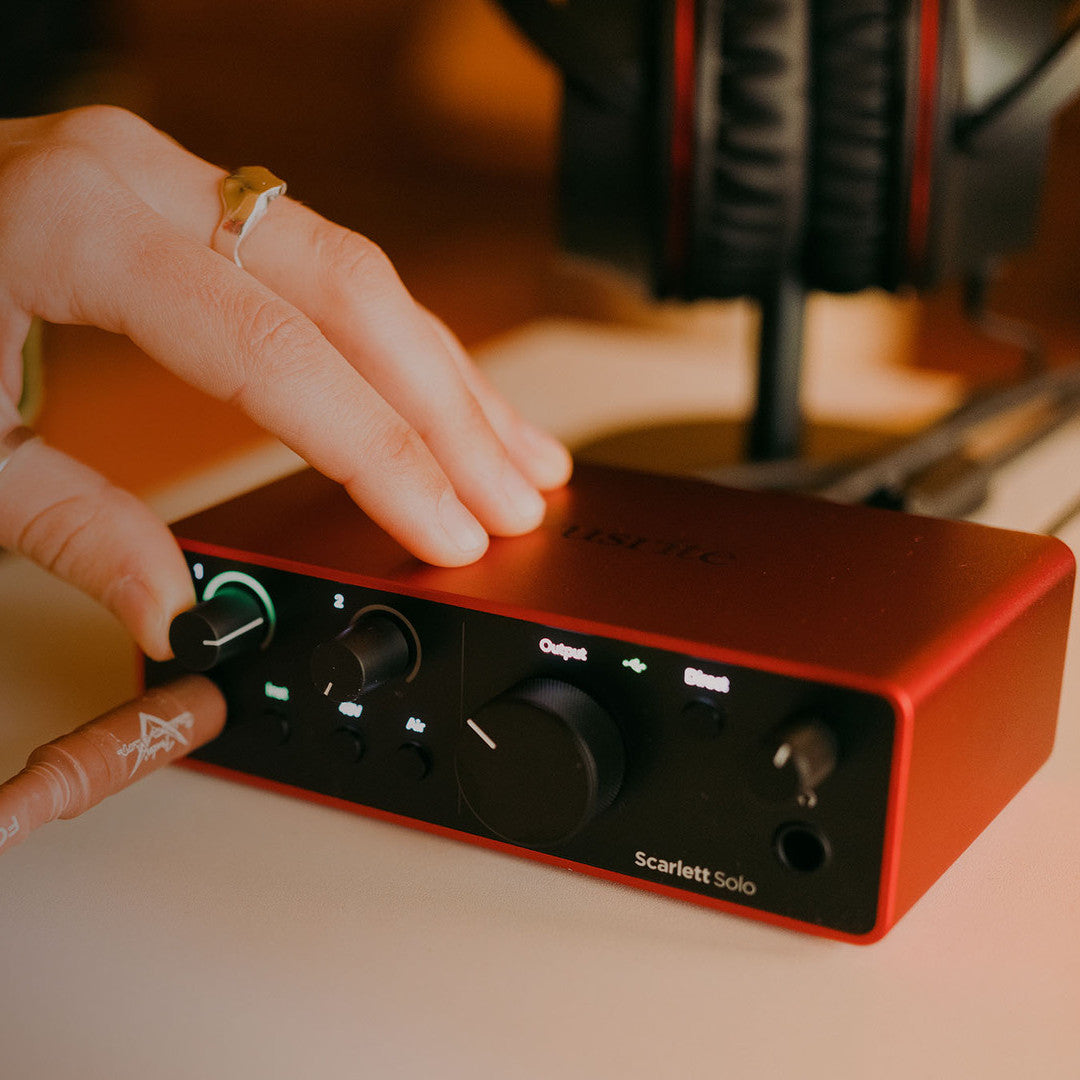 Focusrite Scarlett Solo 4th Gen USB-C Audio Interface lifestyle 1