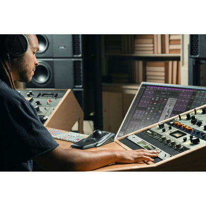 Universal Audio Apollo x16D Networked Audio Interface Dante Thunderbolt | UAD Analog Classics