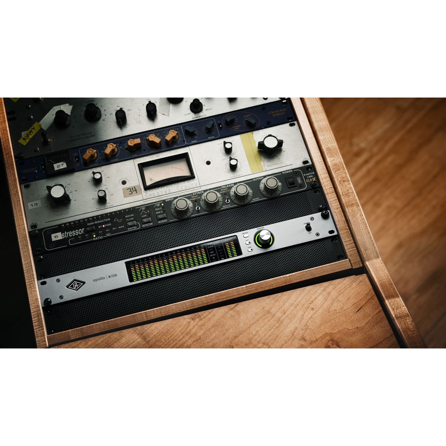 Universal Audio Apollo x16D Networked Audio Interface Dante Thunderbolt | UAD Analog Classics
