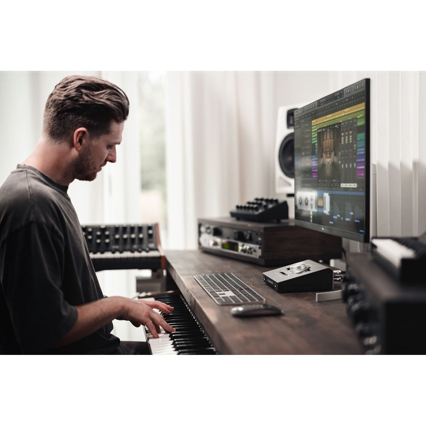 Universal Audio Apollo Twin X QUAD Desktop Thunderbolt Interface | UAD Analog Classics