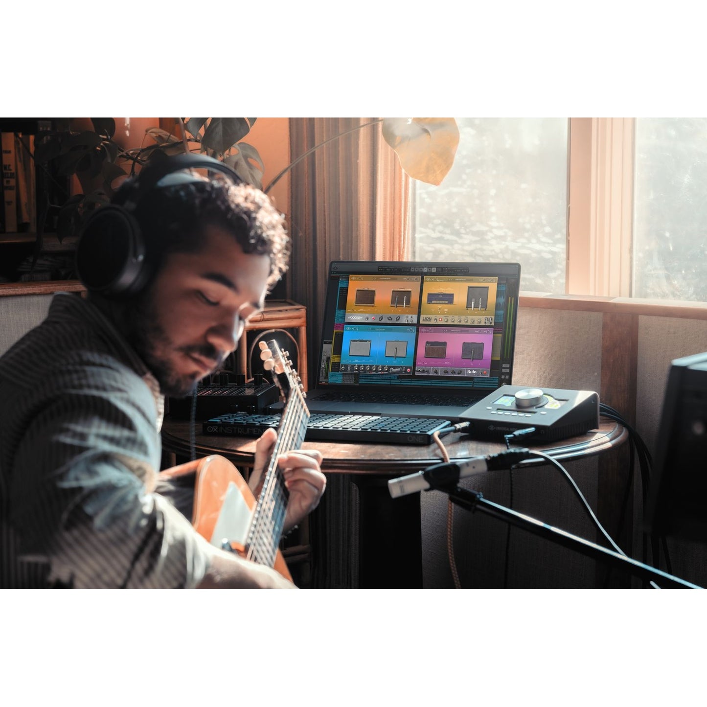 Universal Audio Apollo Twin X QUAD Desktop Thunderbolt Interface | UAD Analog Classics
