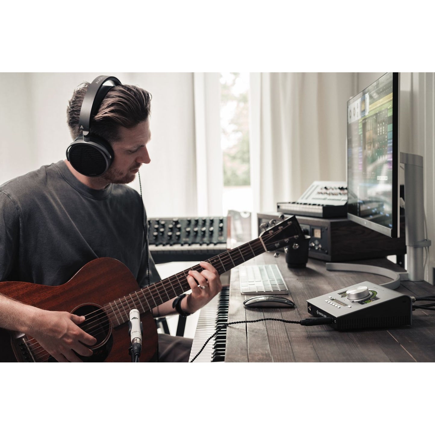 Universal Audio Apollo Twin X QUAD Desktop Thunderbolt Interface | UAD Analog Classics