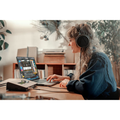 Universal Audio Apollo x4 Desktop Thunderbolt Audio Interface | UAD Analog Classics