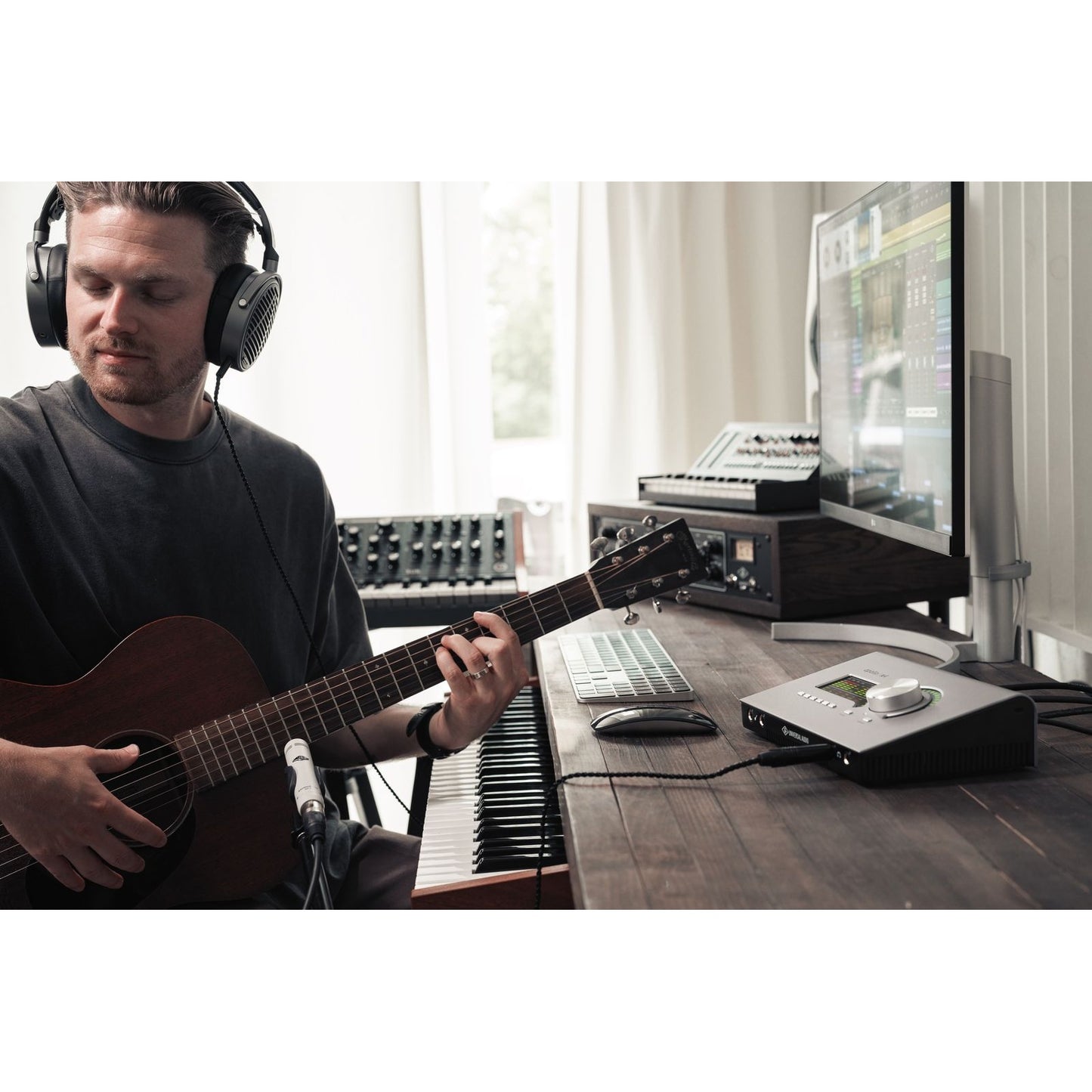Universal Audio Apollo x4 Desktop Thunderbolt Audio Interface | UAD Analog Classics