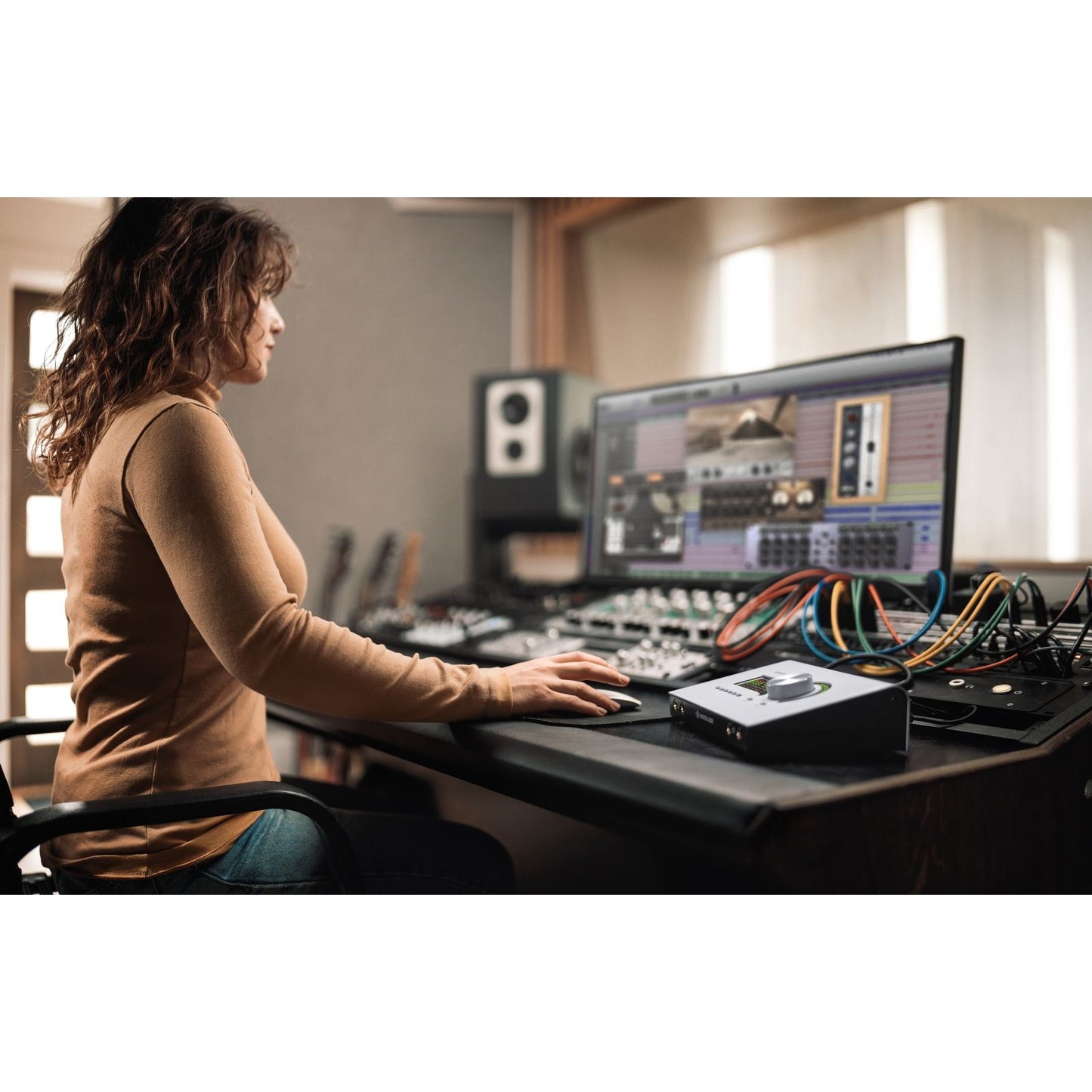 Universal Audio Apollo x4 Desktop Thunderbolt Audio Interface | UAD Analog Classics