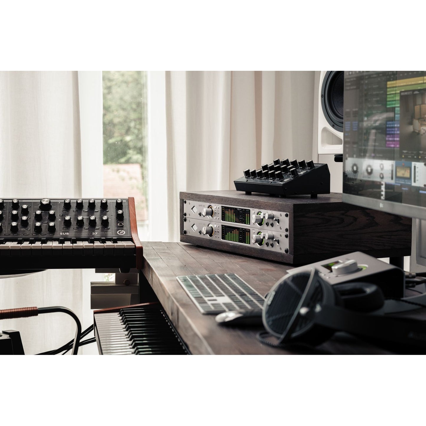 Universal Audio Apollo x8p Gen 2 Audio Interface 16x22 Thunderbolt With HEXA Core DSP | UAD Analog Classics