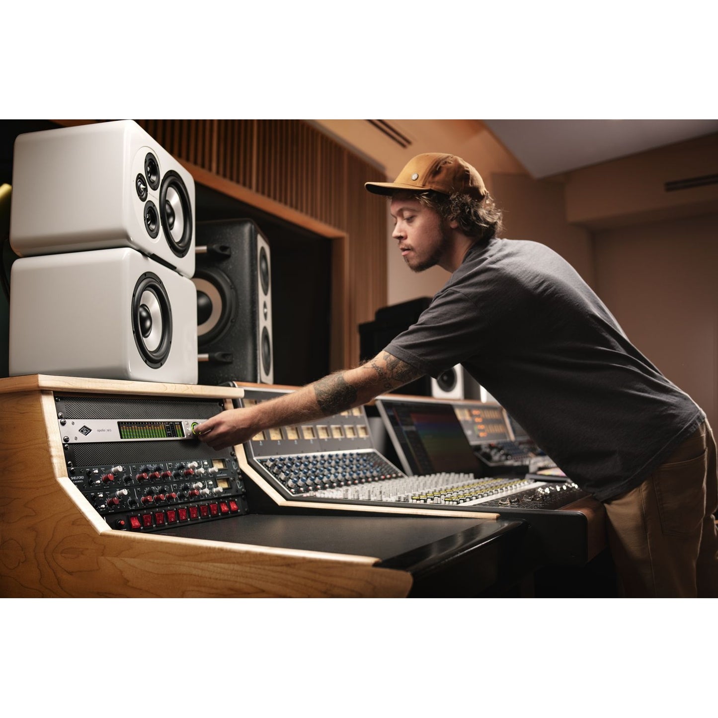 Universal Audio Apollo x16 18x20 Thunderbolt Interface | UAD Analog Classics