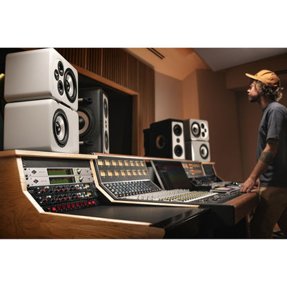 Universal Audio Apollo x16 18x20 Thunderbolt Interface | UAD Analog Classics