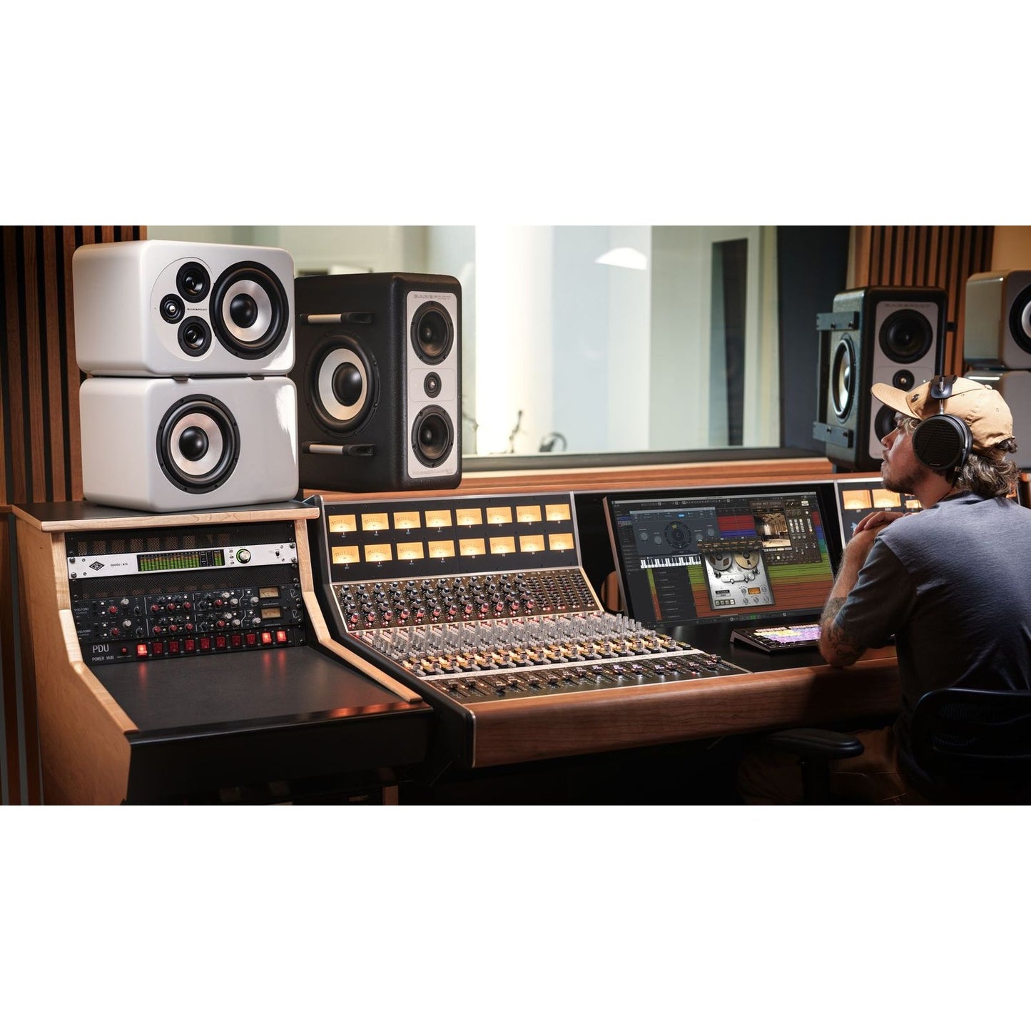 Universal Audio Apollo x16 18x20 Thunderbolt Interface | UAD Complete