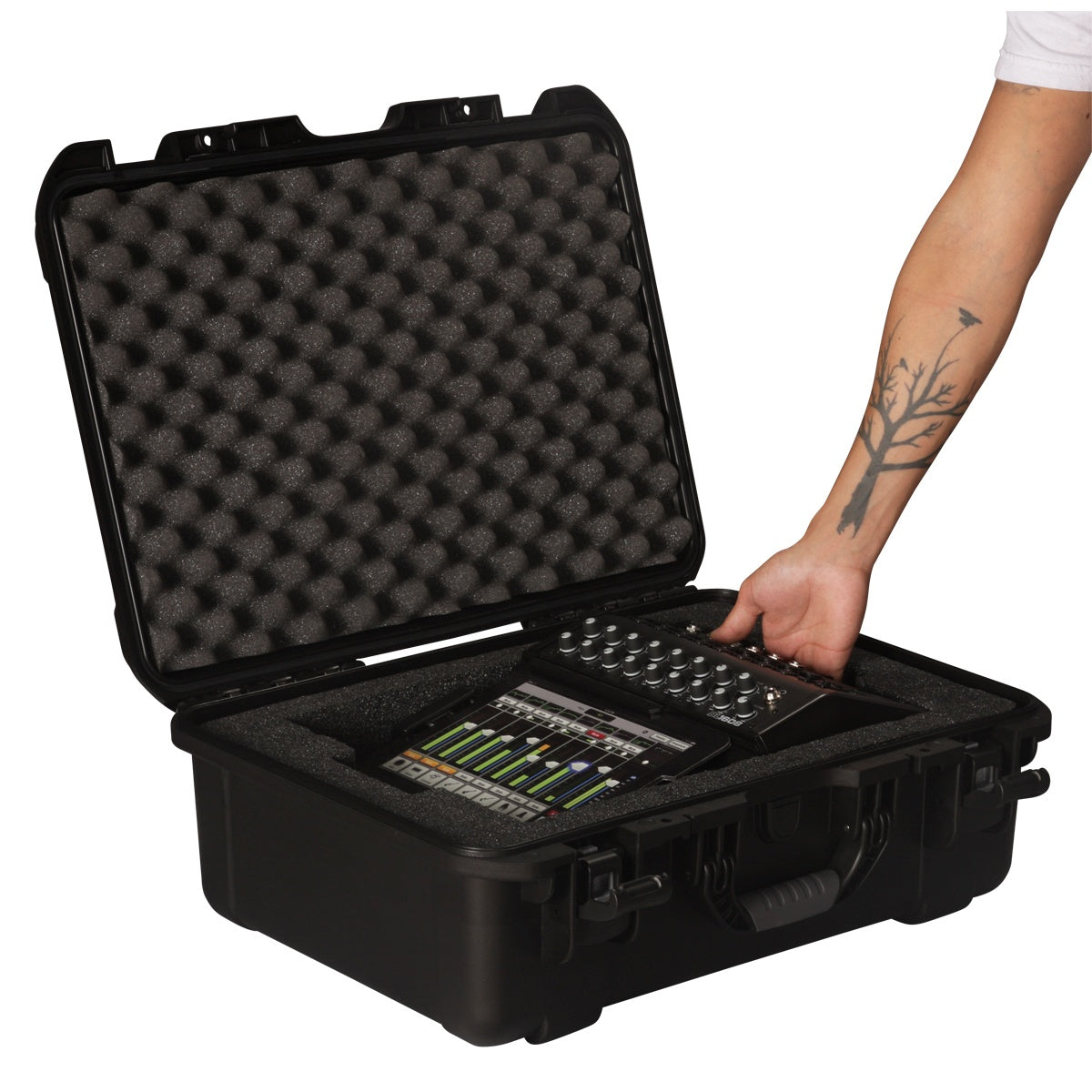 16031_Gator-GMIX-DL1608-WP-Waterproof-Hard-Case-For-Mackie-DL1608-Mixer_ALT05sqr