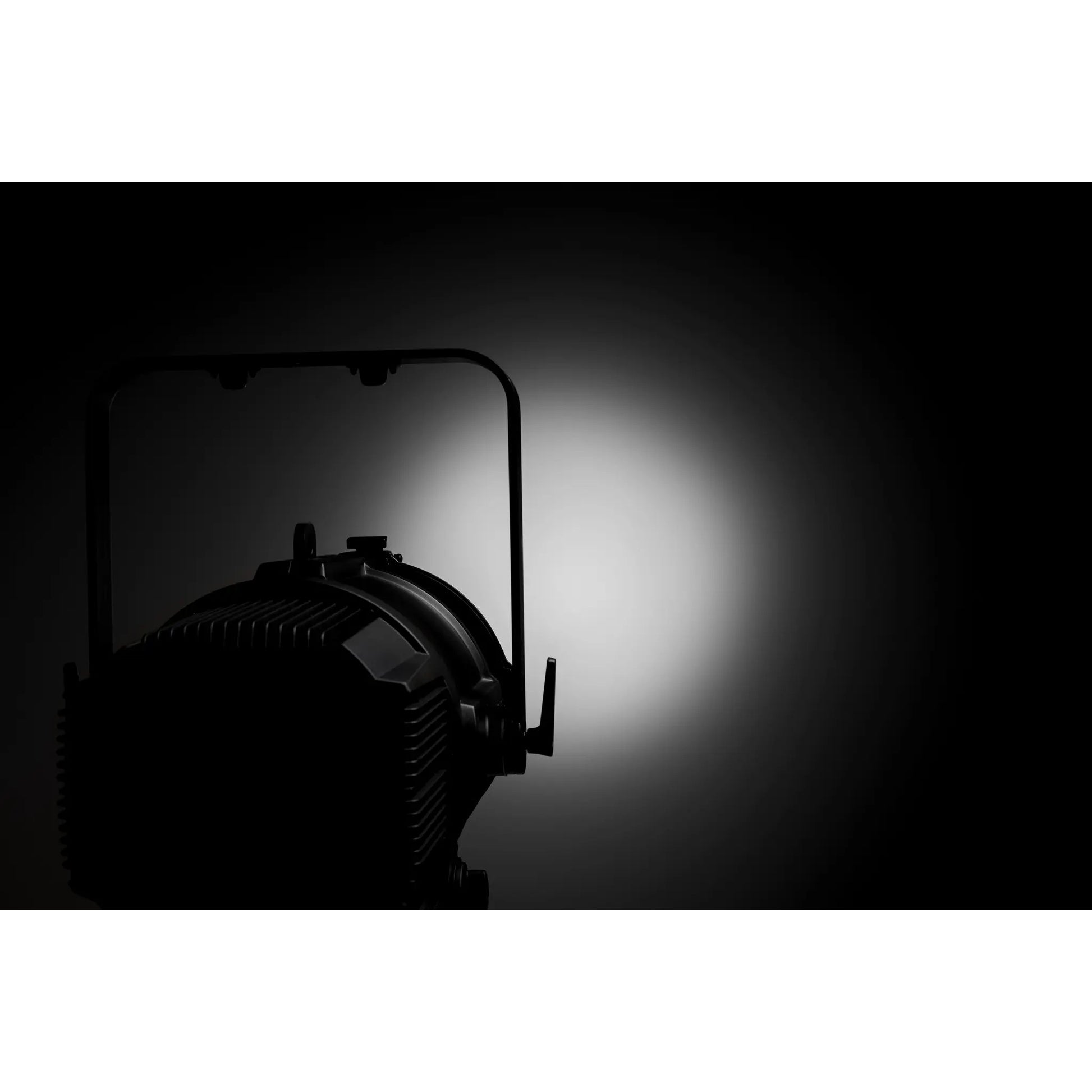 202193_Martin-Lighting-MAR-90800020-Fresnel-LED-Fixture-8_-Zoom_ALT11sqr