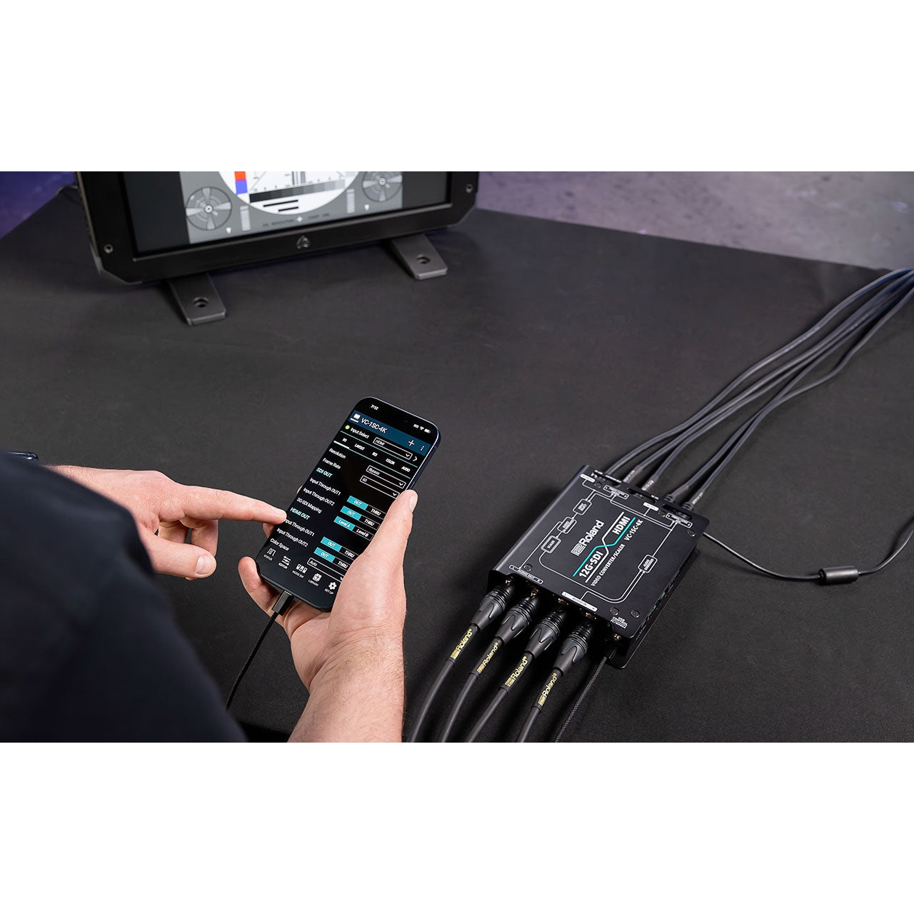 Roland 424981A VC-1SC-4K Compact 4K Video Converter and Scaler
