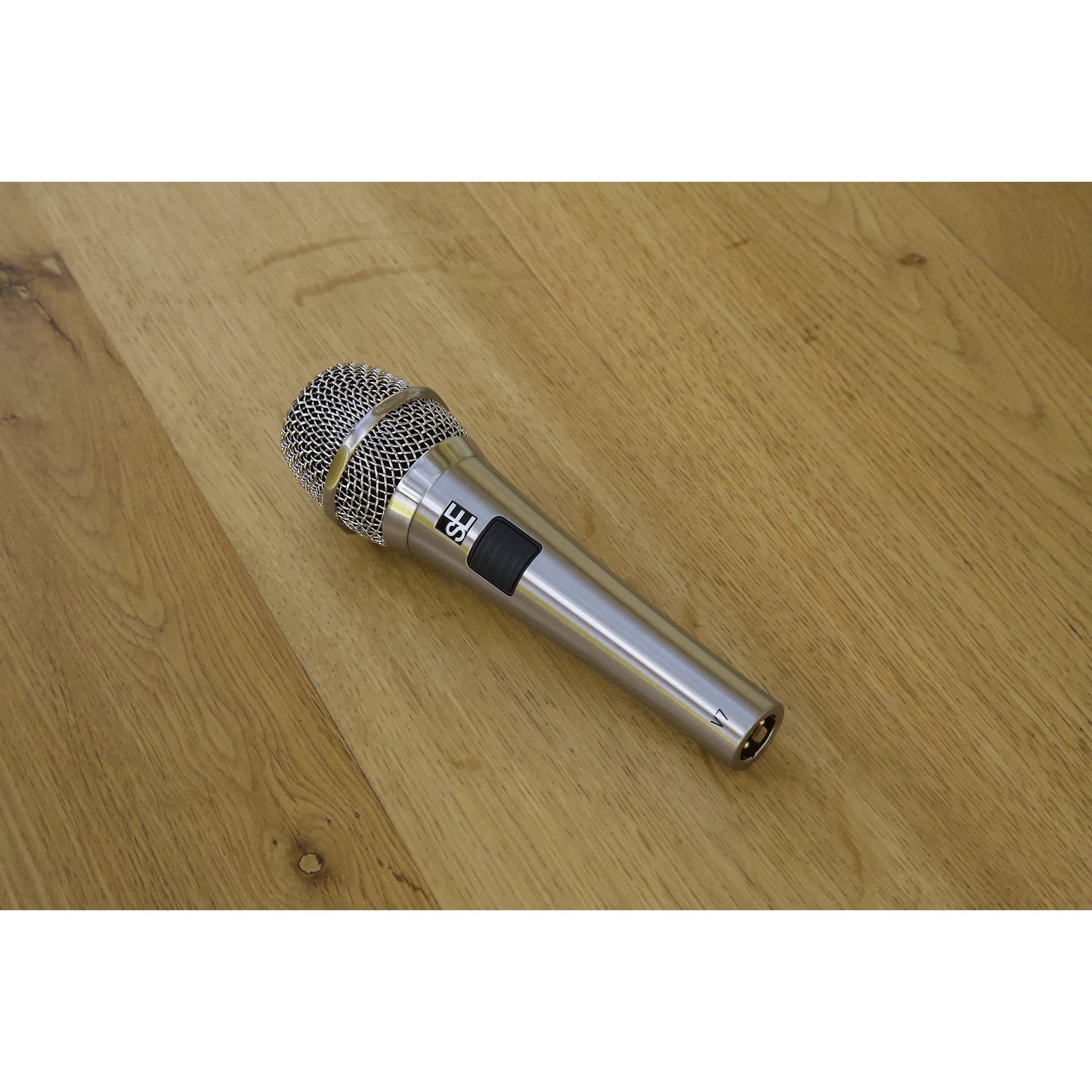 sE Electronics V7PTTNI Supercardioid Dynamic Handheld Mic With Push-To-Talk