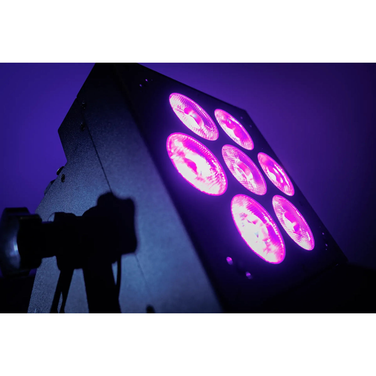 208892_Blizzard-124703-SkyBox-G2-Exa-RGBAW+UV-Battery-Wash-Fixture_ALT06sqr