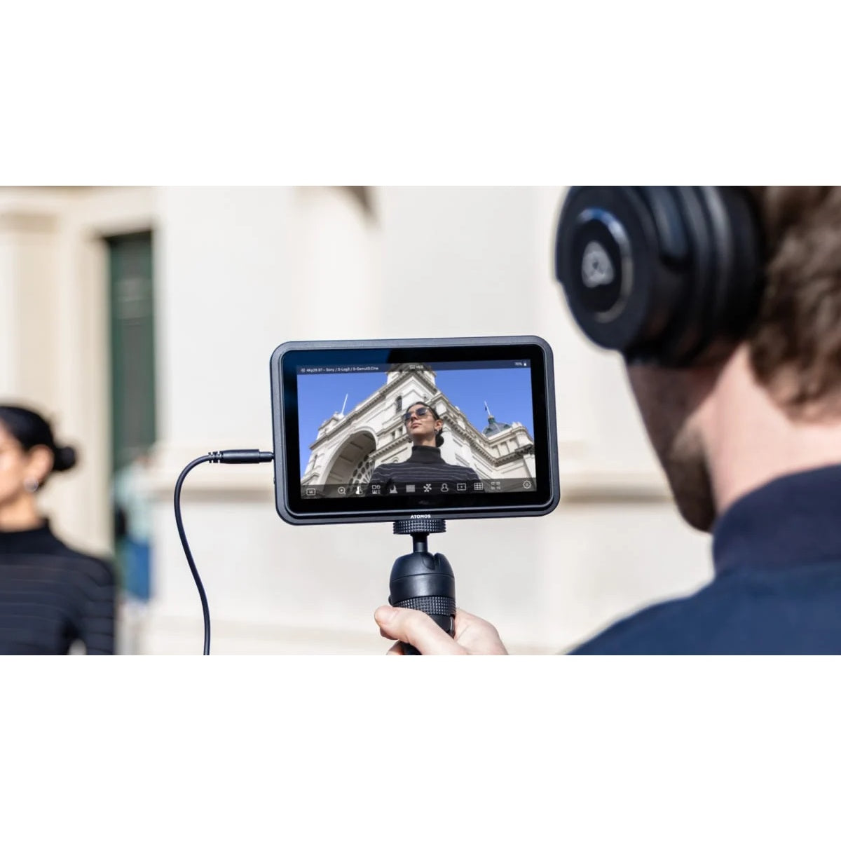 209024_Atomos-ATOMSHB005-Shinobi-7-II-HDR-On-Camera-Monitor_ALT07sqr