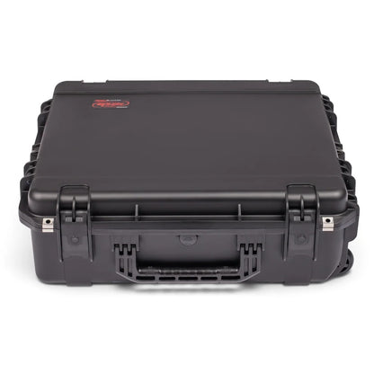 3I-2421-7BE iSeries case closed front view with dual latches and rubber over-molded carry handle, SKB