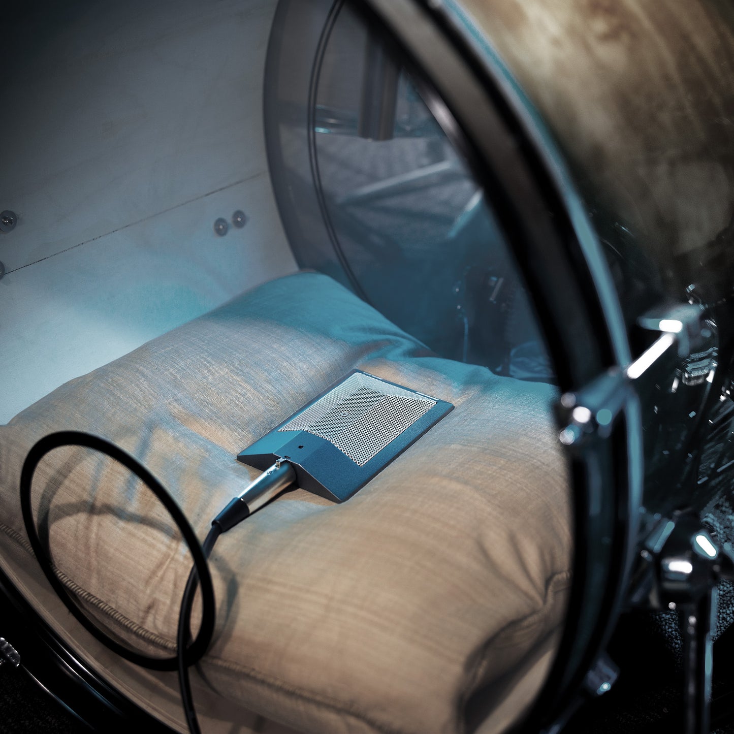 Shure Beta 91A Condenser Kick Drum Microphone lifestyle 1