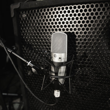 Shure KSM32 Cardioid Condenser Microphone | Color: Charcoal