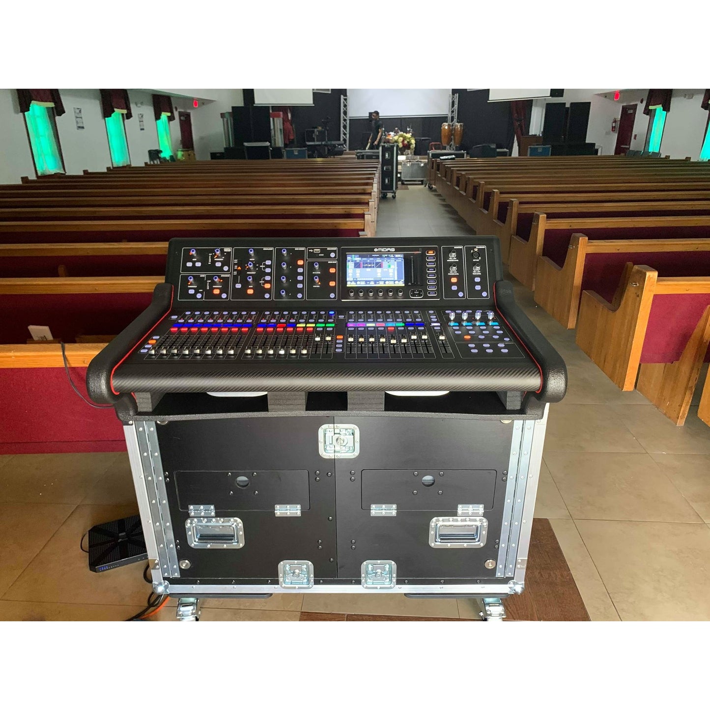 45930_ProX-Flip-Ready-Hydraulic-Console-Case-For-Digital-Audio-Consoles-_-Midas-M32-_-None-_-Fixed_ALT20sqr