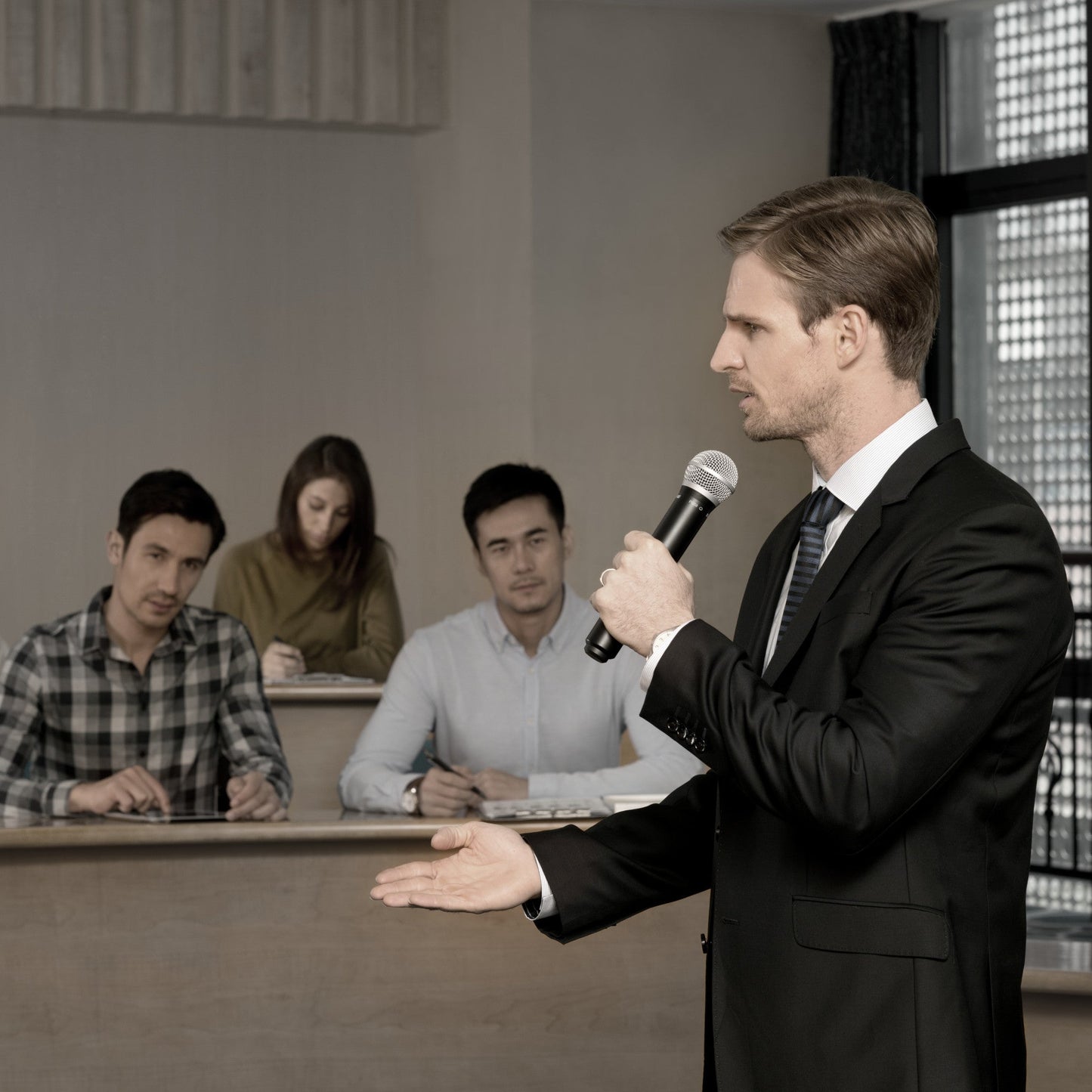 Shure BLX2/PG58 Handheld Wireless Microphone Transmitter | Frequency: J11 (596-608, 614-616 MHz)