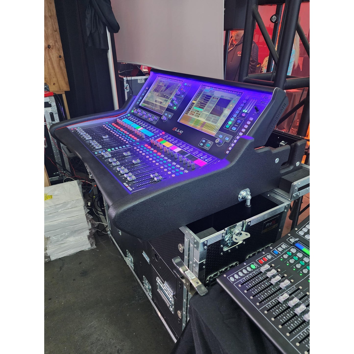 ProX Flip-Ready Hydraulic Console Case For Digital Audio Consoles | Allen & Heath DLive C3500 | Fixed