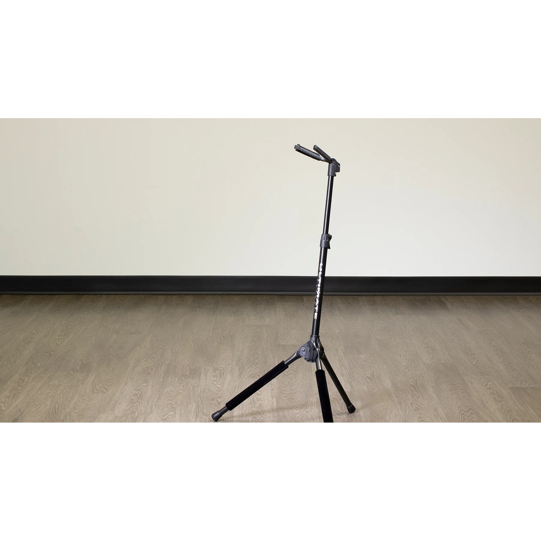 59644_Ultimate-Support-GS-100+-Genesis-Series-Plus-Hanging-Guitar-Stand_ALT14sqr