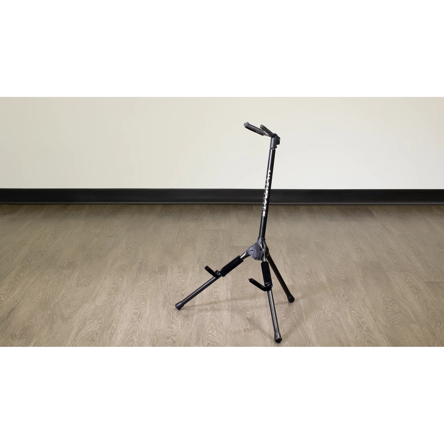 59646_Ultimate-Support-GS-200+-Genesis-Series-Plus-Guitar-Stand-With-Locking-Legs_ALT03sqr
