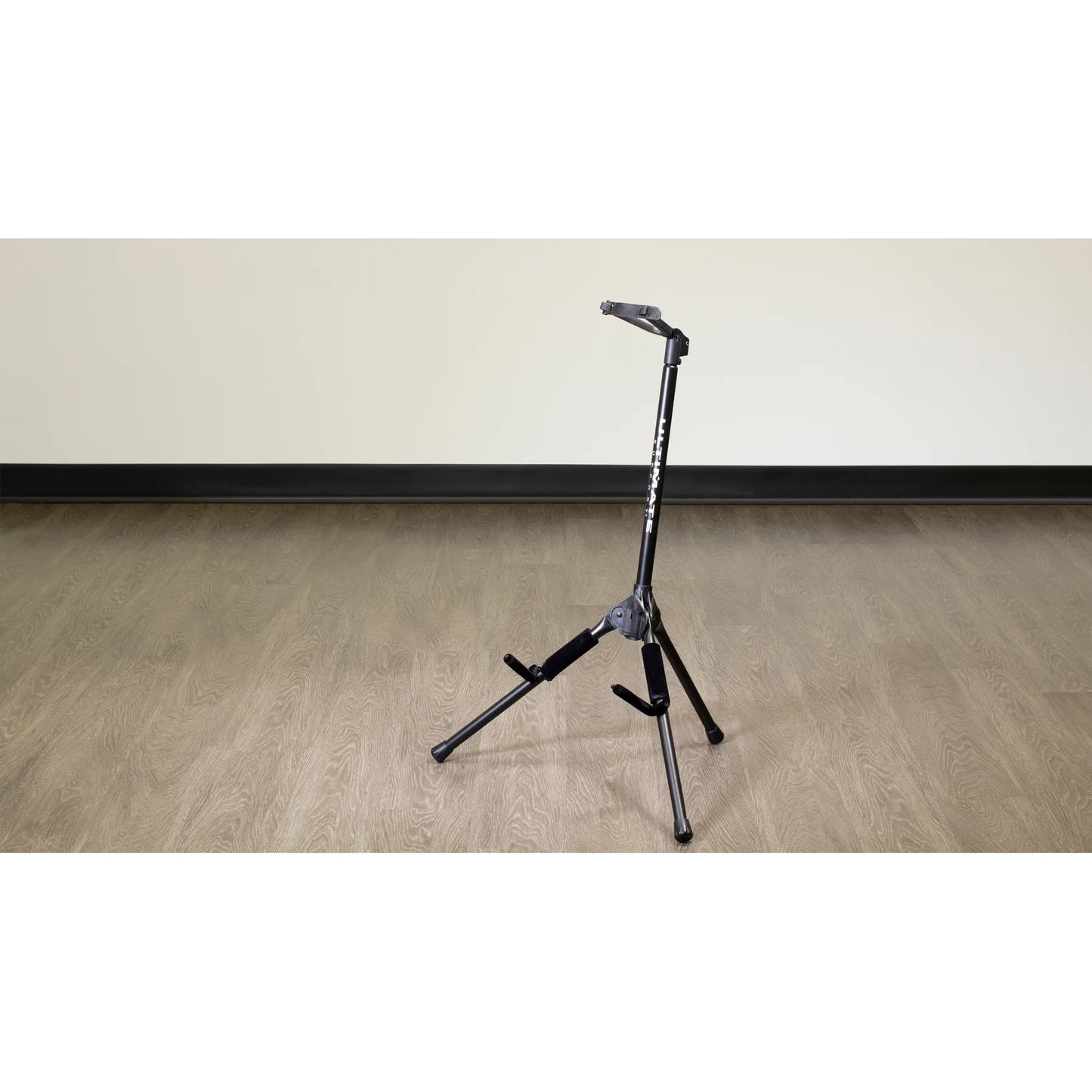 59646_Ultimate-Support-GS-200+-Genesis-Series-Plus-Guitar-Stand-With-Locking-Legs_ALT04sqr